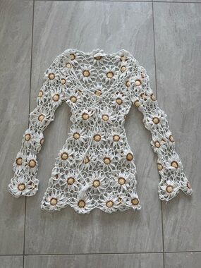 White Crochet Daisy Floral Long Sleeve Top